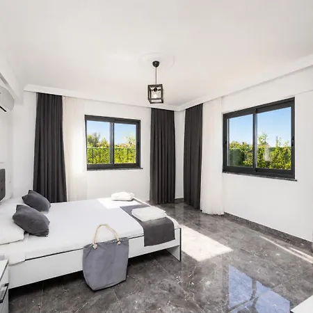 Vila Grand Yasar 4 *
