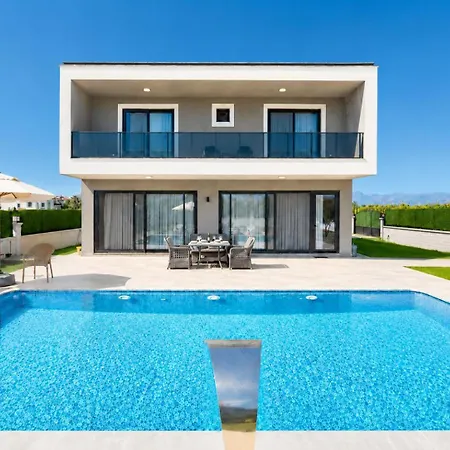 Grand Yasar 4 Vila Okcular